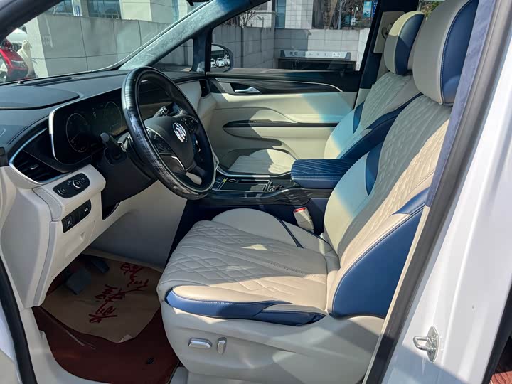 Фото 4 - Buick GL8 ES