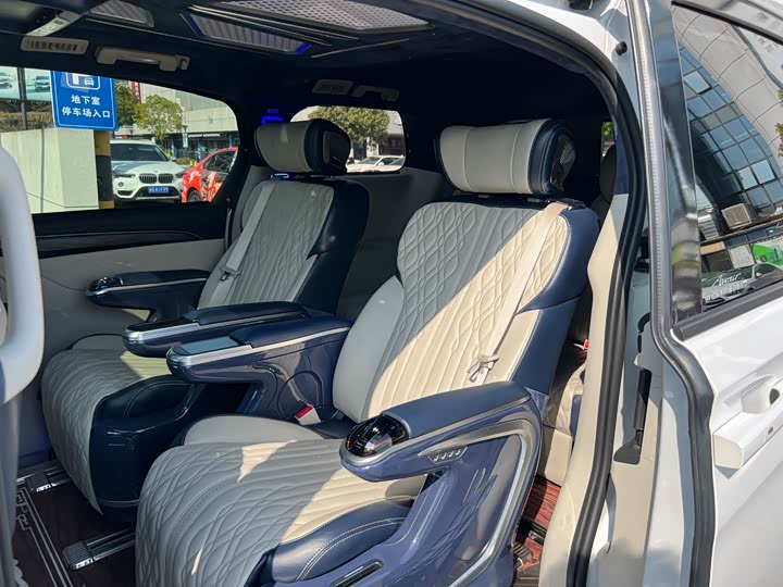 Фото 6 - Buick GL8 ES