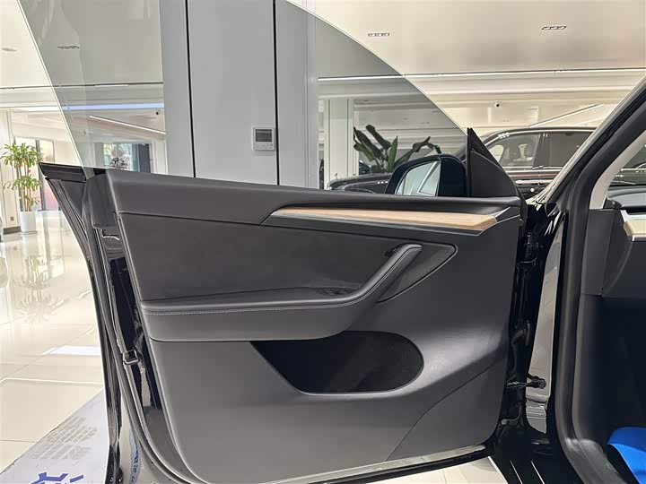 Фото 6 - Tesla Model Y