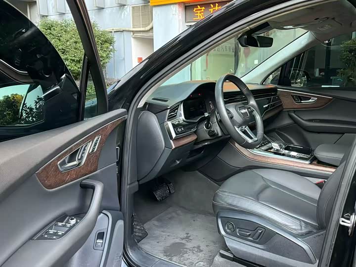 Фото 4 - Audi Q7