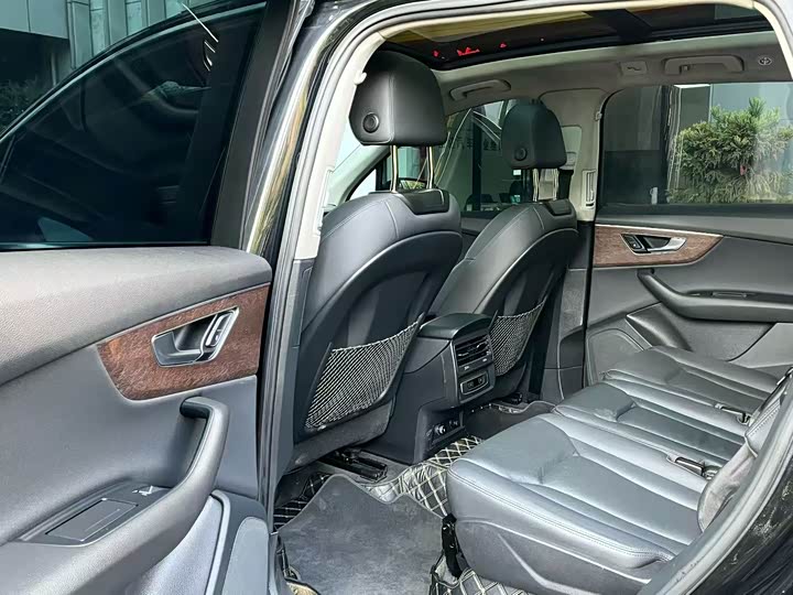 Фото 5 - Audi Q7