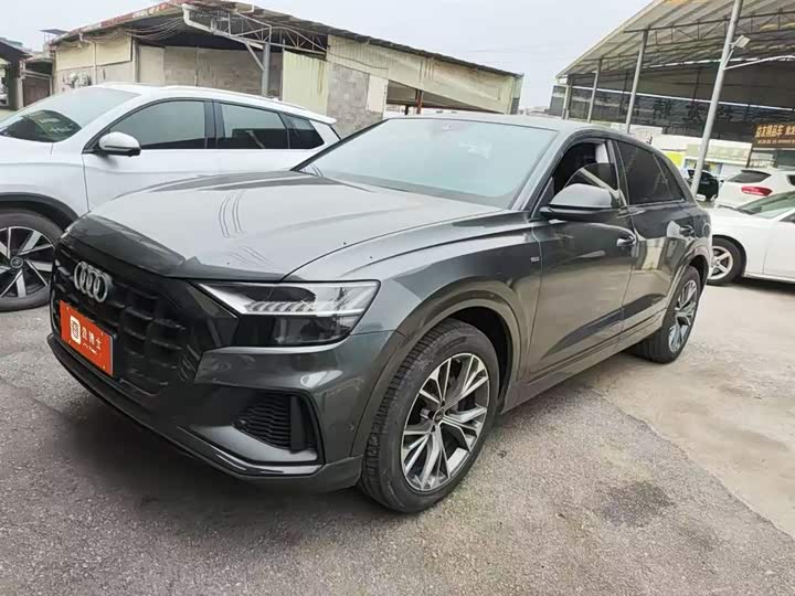 Фото 1 - Audi Q8