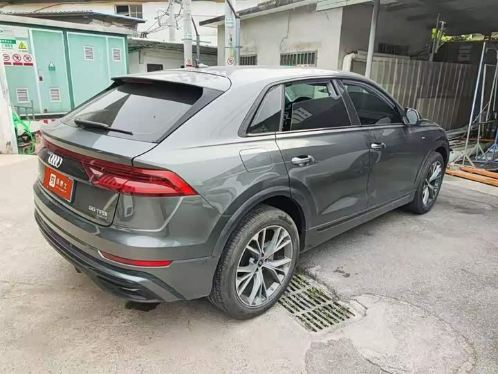 Фото 2 - Audi Q8