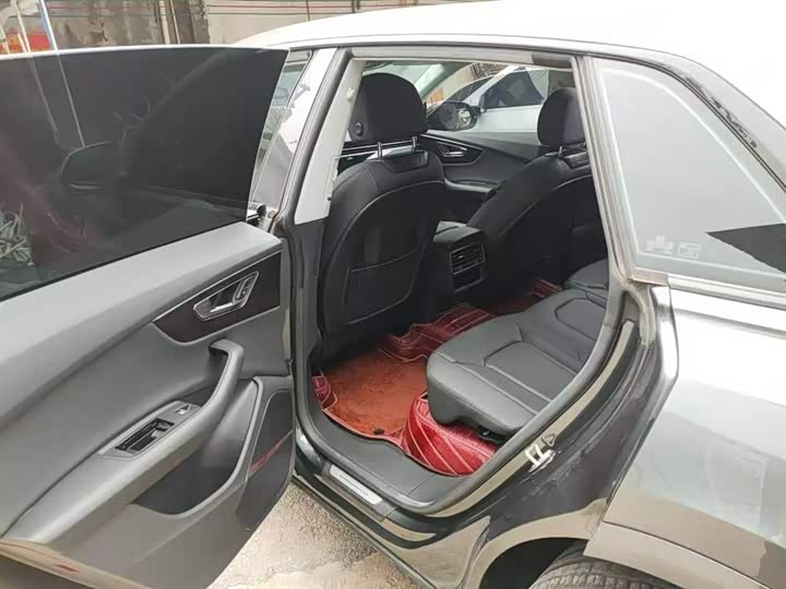 Фото 3 - Audi Q8