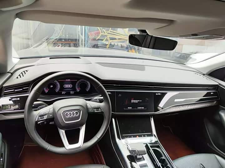 Фото 4 - Audi Q8
