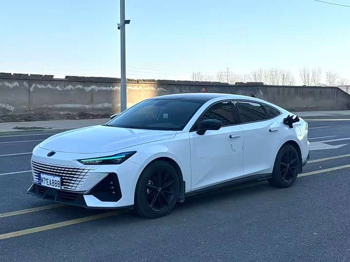 Фото 1 - Changan UNI-V