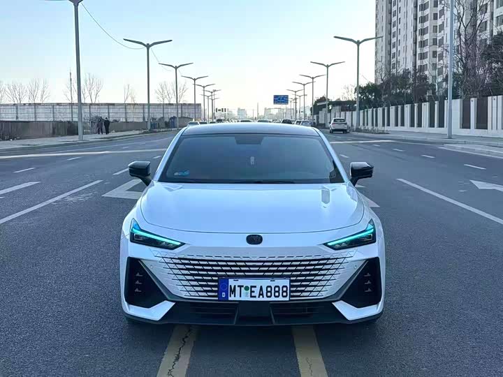 Фото 2 - Changan UNI-V