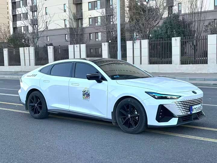 Фото 3 - Changan UNI-V