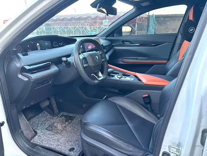 Фото 4 - Changan UNI-V