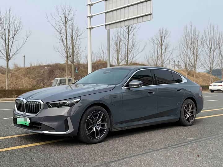 Фото 2 - BMW i5