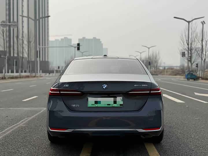 Фото 8 - BMW i5