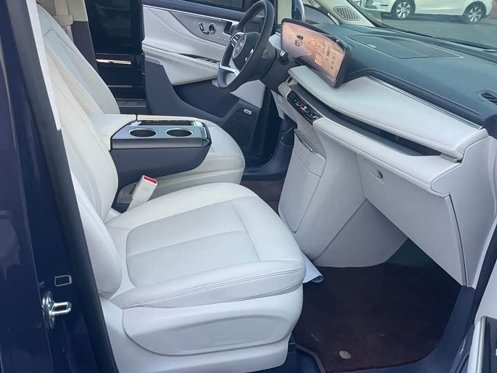 Фото 5 - Buick GL8 Hybrid