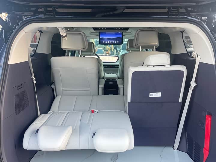 Фото 8 - Buick GL8 Hybrid