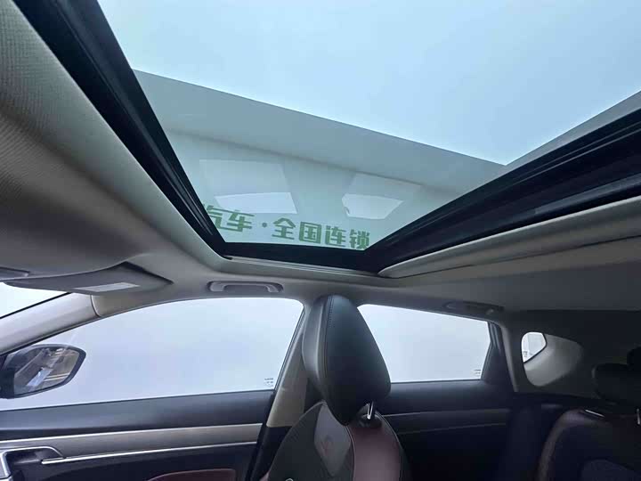 Фото 8 - Geely Coolray