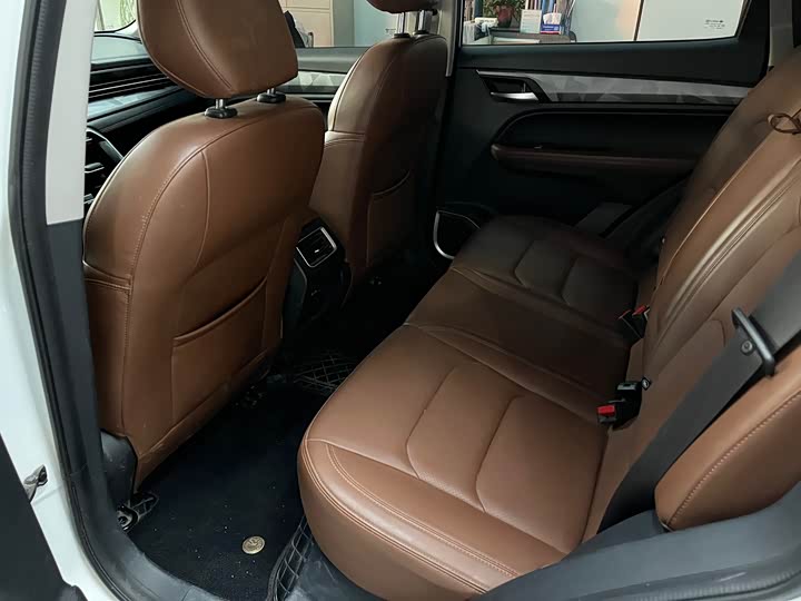 Фото 8 - Geely Vision X6