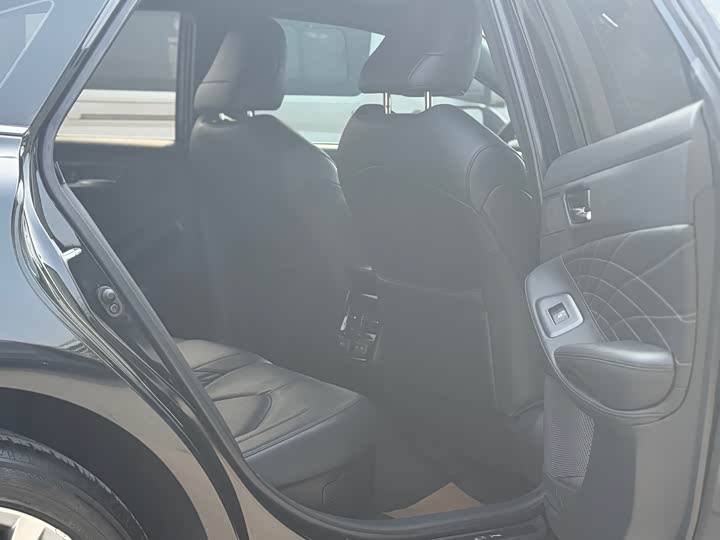 Фото 8 - Toyota Avalon