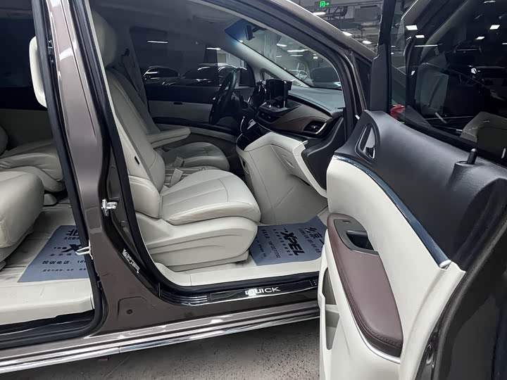 Фото 6 - Buick GL8 ES