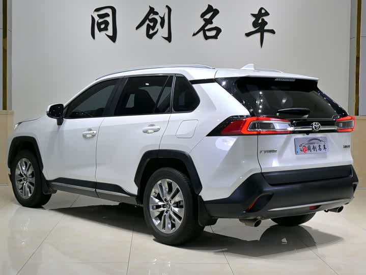 Photo 4 - Toyota Wildlander