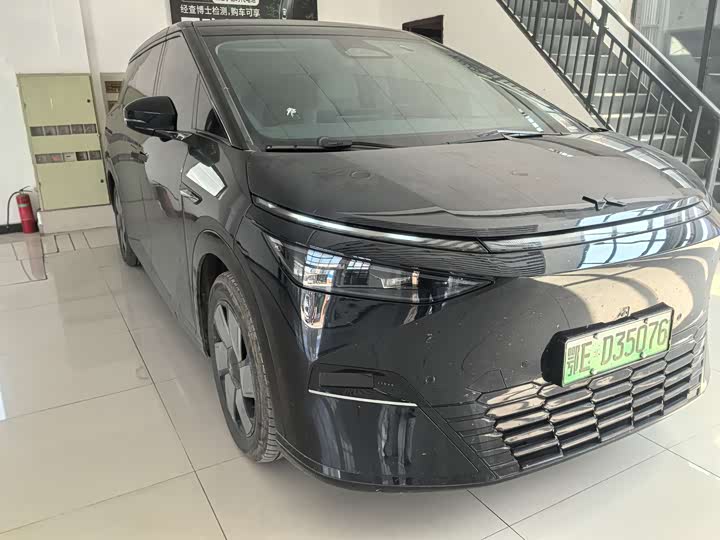 Фото 3 - XPeng X9