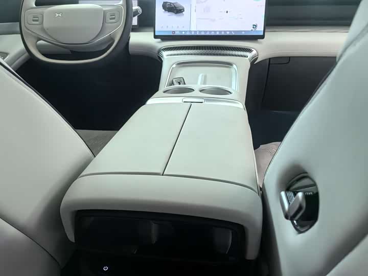 Фото 6 - XPeng X9