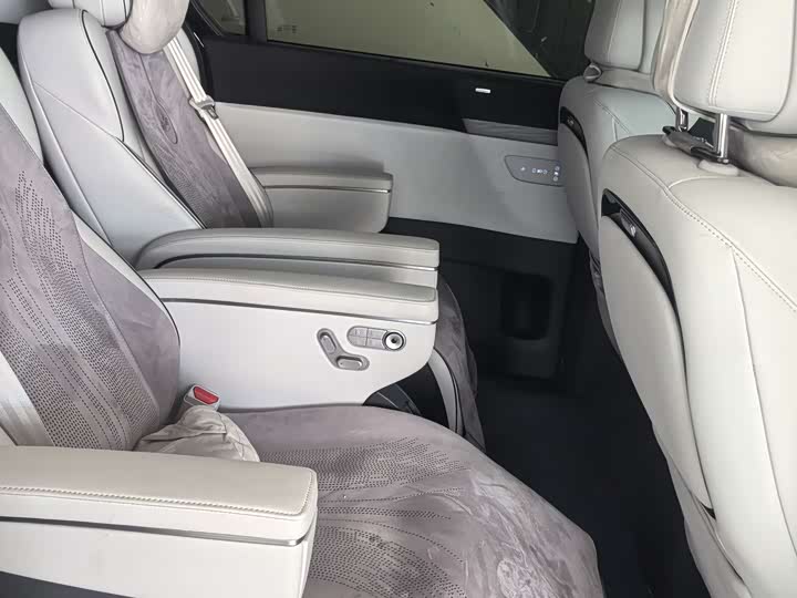 Фото 9 - XPeng X9