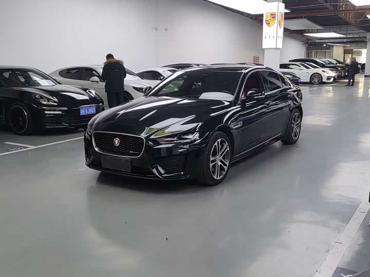 Фото 1 - Jaguar XE L
