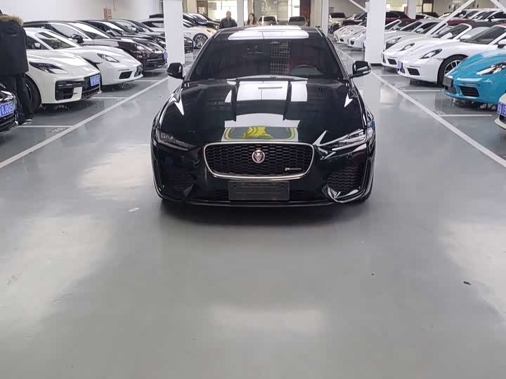 Фото 2 - Jaguar XE L