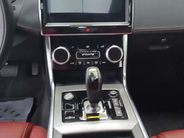 Фото 7 - Jaguar XE L