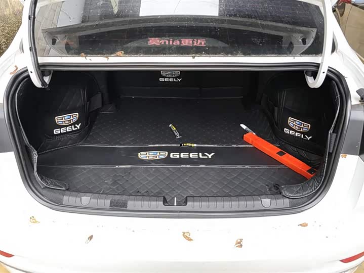 Фото 4 - Geely Emgrand