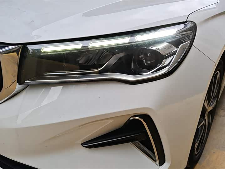 Фото 5 - Geely Emgrand