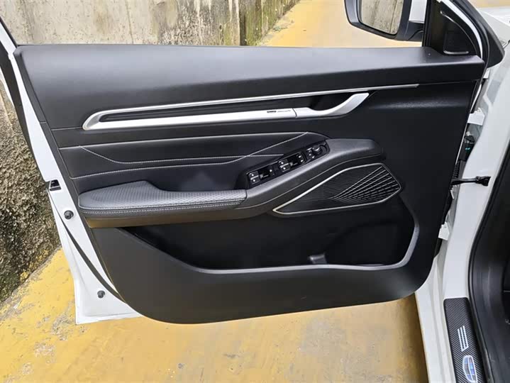 Фото 7 - Geely Emgrand