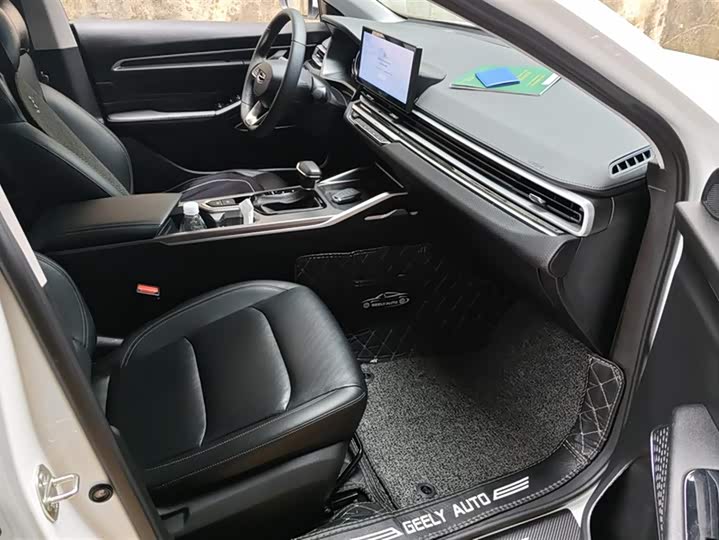 Фото 8 - Geely Emgrand