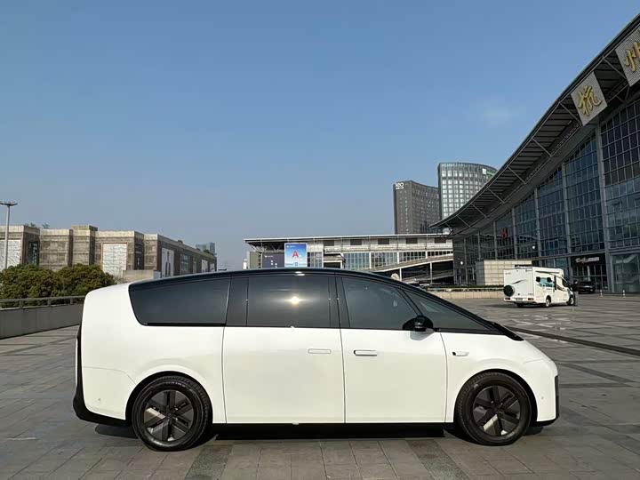 Photo 5 - LiXiang Mega