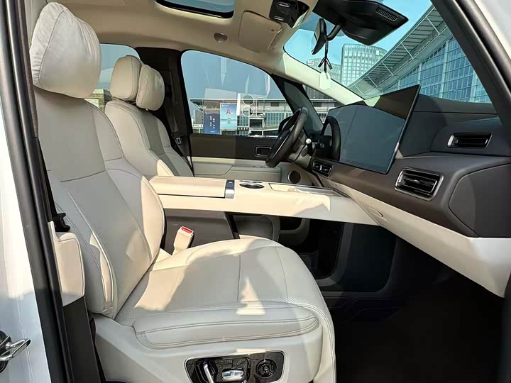 Photo 8 - LiXiang Mega