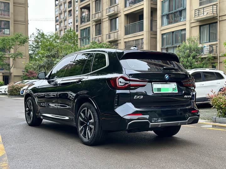 Фото 8 - BMW iX3