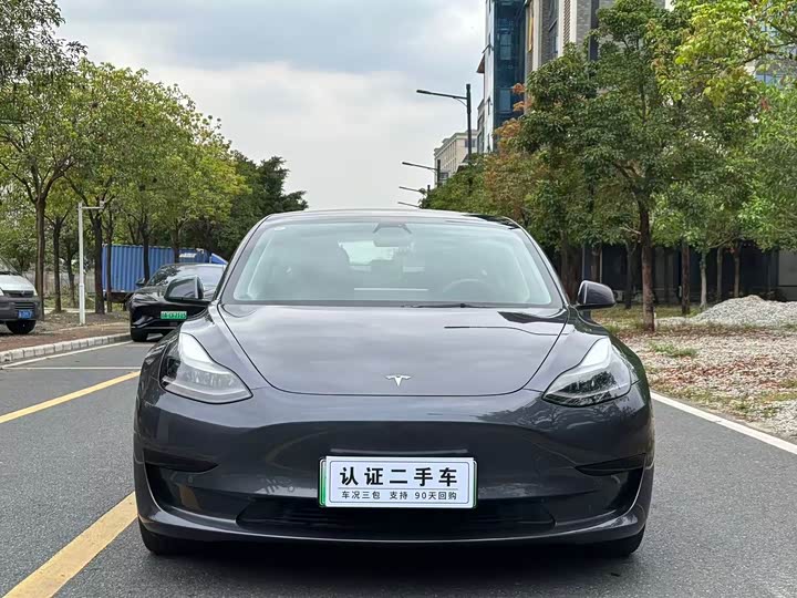 Фото 2 - Tesla Model 3