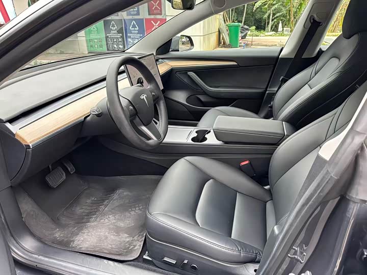 Фото 4 - Tesla Model 3