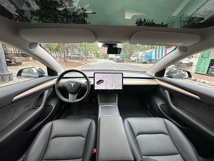 Фото 5 - Tesla Model 3