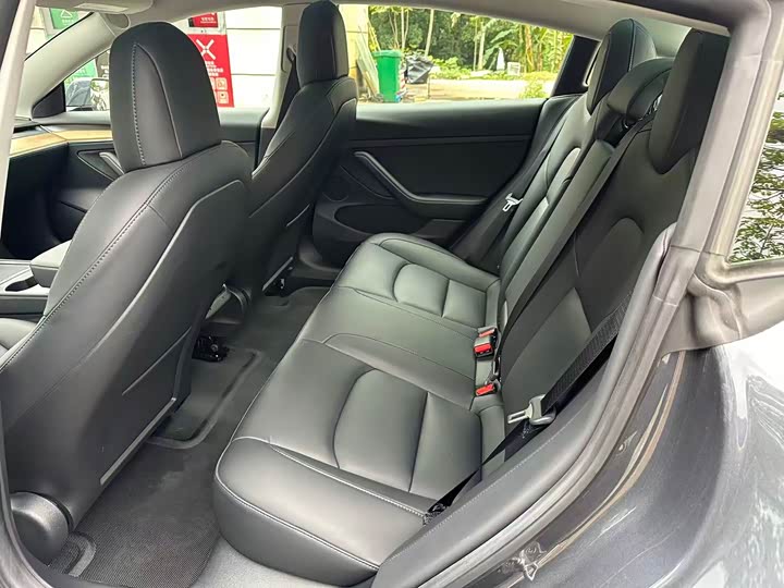 Фото 6 - Tesla Model 3