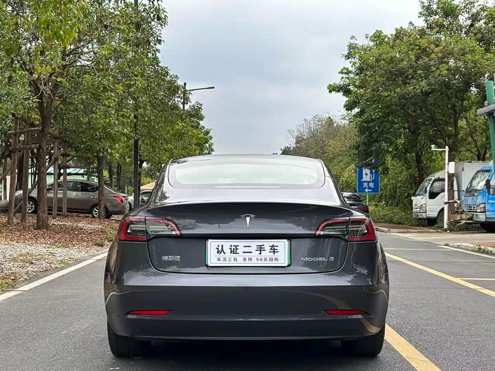 Фото 8 - Tesla Model 3