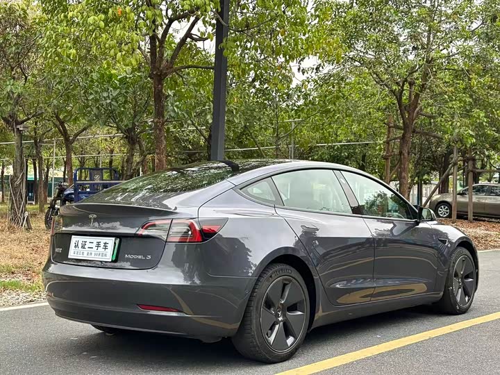 Фото 9 - Tesla Model 3