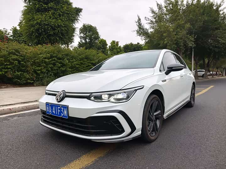 Фото 1 - Volkswagen Golf