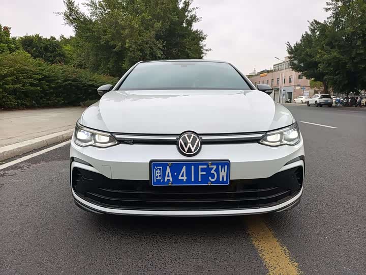 Фото 2 - Volkswagen Golf