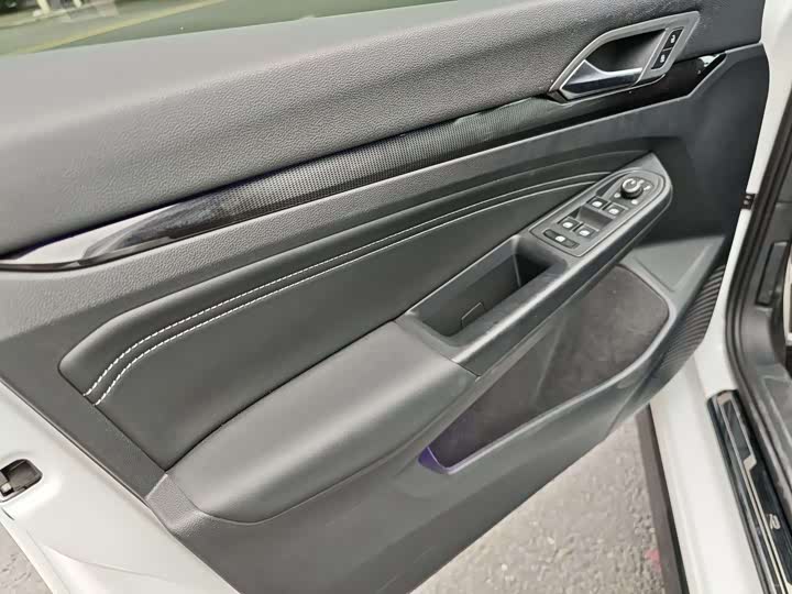 Фото 7 - Volkswagen Golf