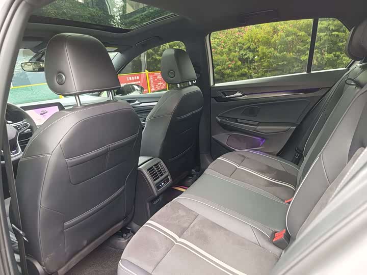 Фото 8 - Volkswagen Golf