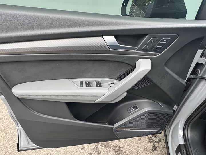 Фото 9 - Audi Q5L Sportback