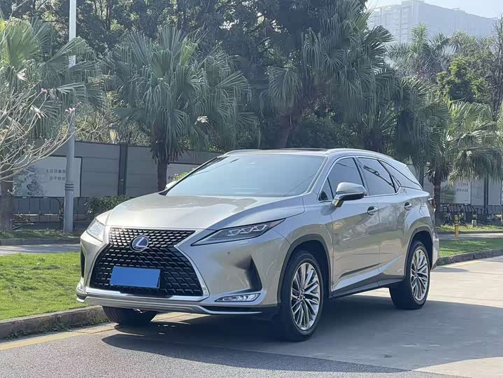 Фото 1 - Lexus RX