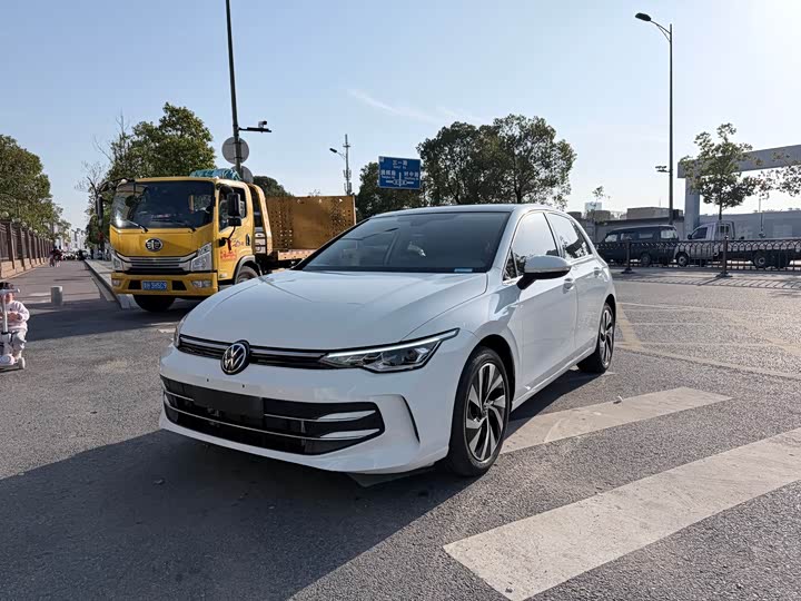 Фото 3 - Volkswagen Golf