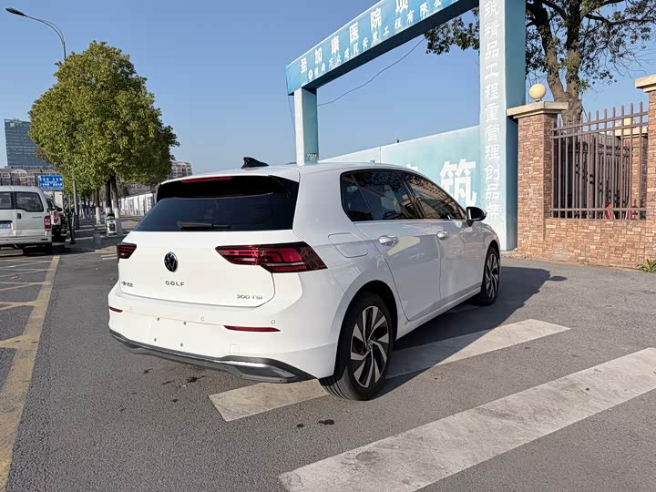 Фото 5 - Volkswagen Golf