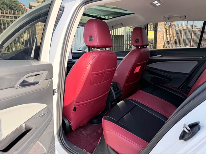 Фото 7 - Volkswagen Golf